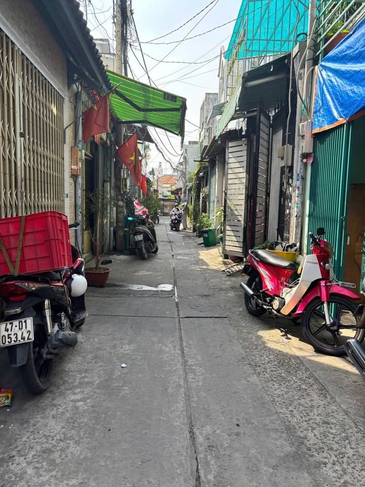 Nhà mặt tiền khu phân lô Bình Hưng Hòa, Bình Tân 32m² giá 2.8 tỷ - Sẵn sàng vào ở!