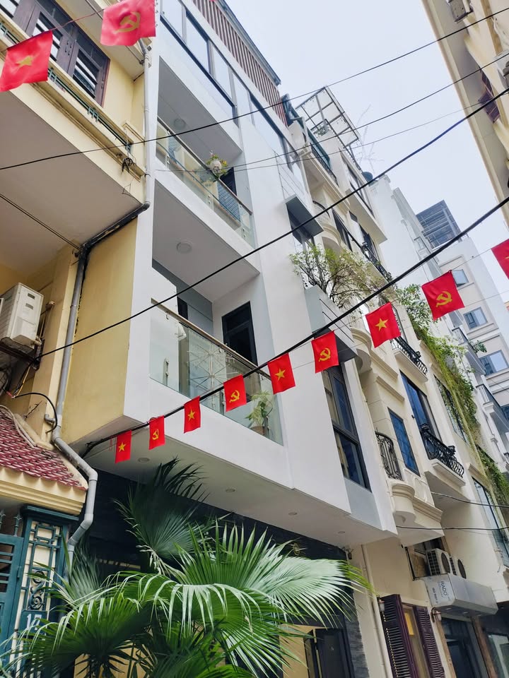 Nhà đẹp Xuân Đỉnh 51m² giá 13.8 tỷ - Ô tô vào nhà, sổ đỏ vuông vắn!