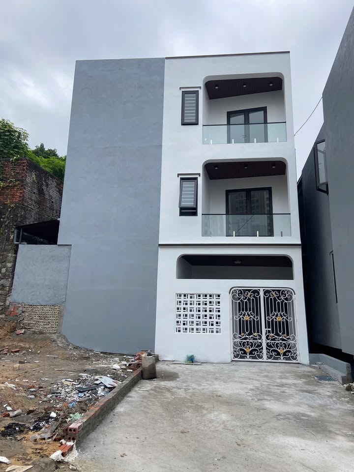 Nhà 3 tầng tại Hạ Long 70m² giá 2.95 tỷ - Gần ngã ba cứu hỏa, tiện nghi đầy đủ!