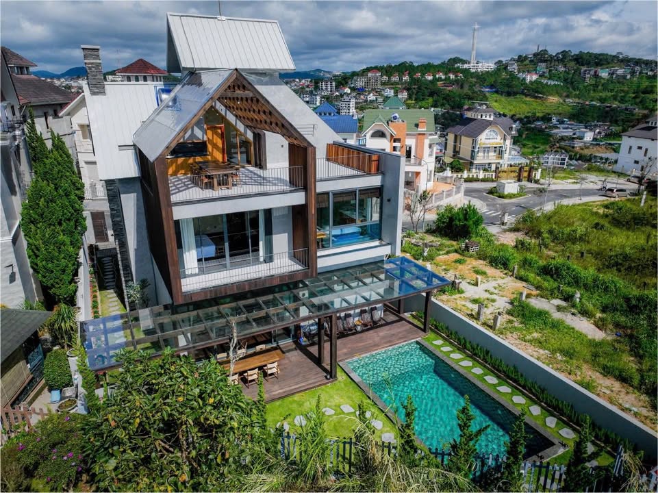 Villa DIC An Sơn Đà Lạt 5 Phòng Ngủ - Sang Trọng, Hồ Bơi Nước Ấm Chờ Đón Bạn!