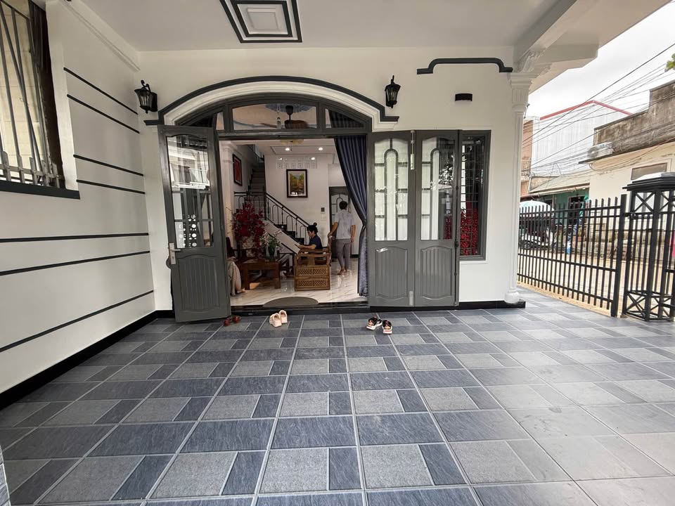 Nhà 2 tầng Phùng Khắc Khoan, 49m² giá 2.75 tỷ - Mặt tiền đắc địa gần chợ