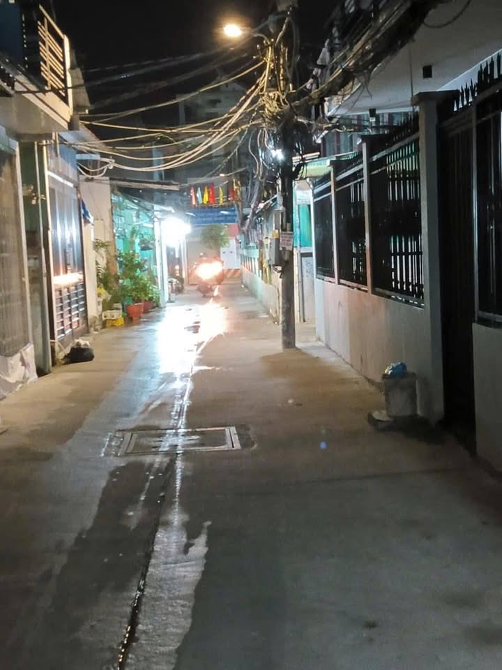 Nhà mặt tiền hẻm 1627, Phú Thuận, Quận 7, 24.85m², giá 1.75 tỷ - Sẵn sàng vào ở!