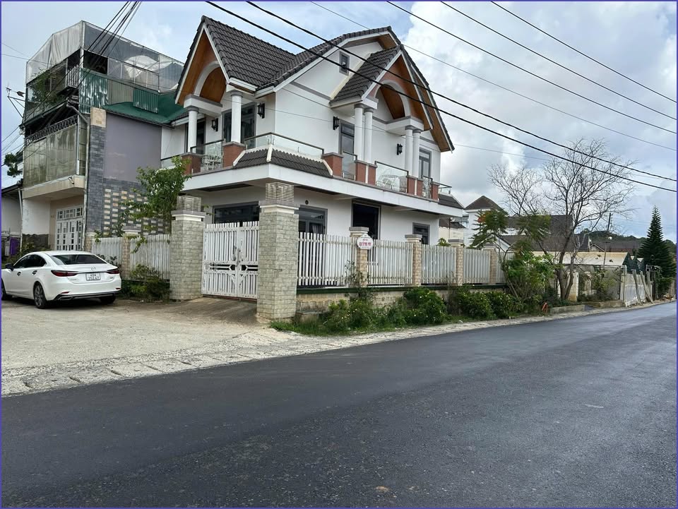 Cho thuê villa sân vườn Ngô Tất Tố P8 Đà Lạt 6PN - Full nội thất chỉ 23 triệu/tháng!