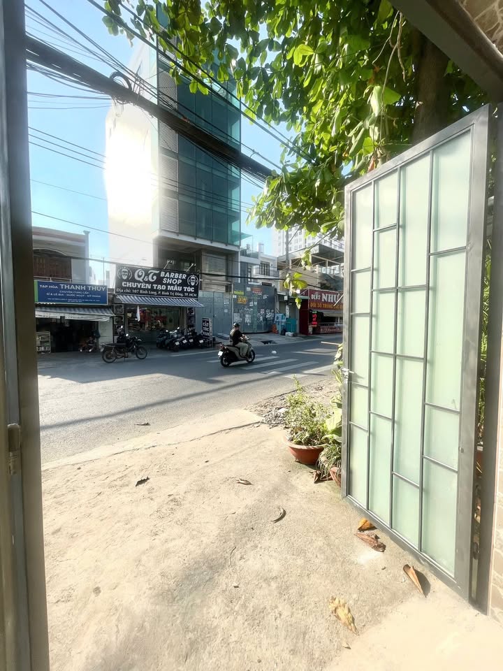 Mặt bằng kinh doanh Tân Phú gần Đại học Văn Hiến giá 8 triệu - Địa điểm lý tưởng cho thuê!