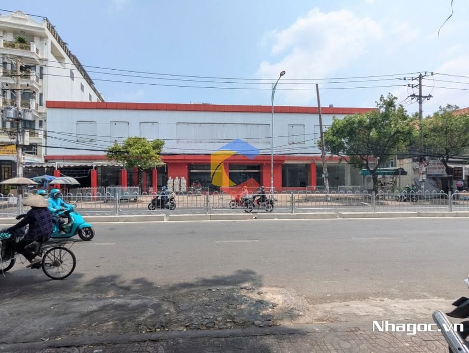 Cho thuê nhà mặt tiền Lê Văn Quới, Bình Tân 1800m² - Kinh doanh đa ngành nghề!