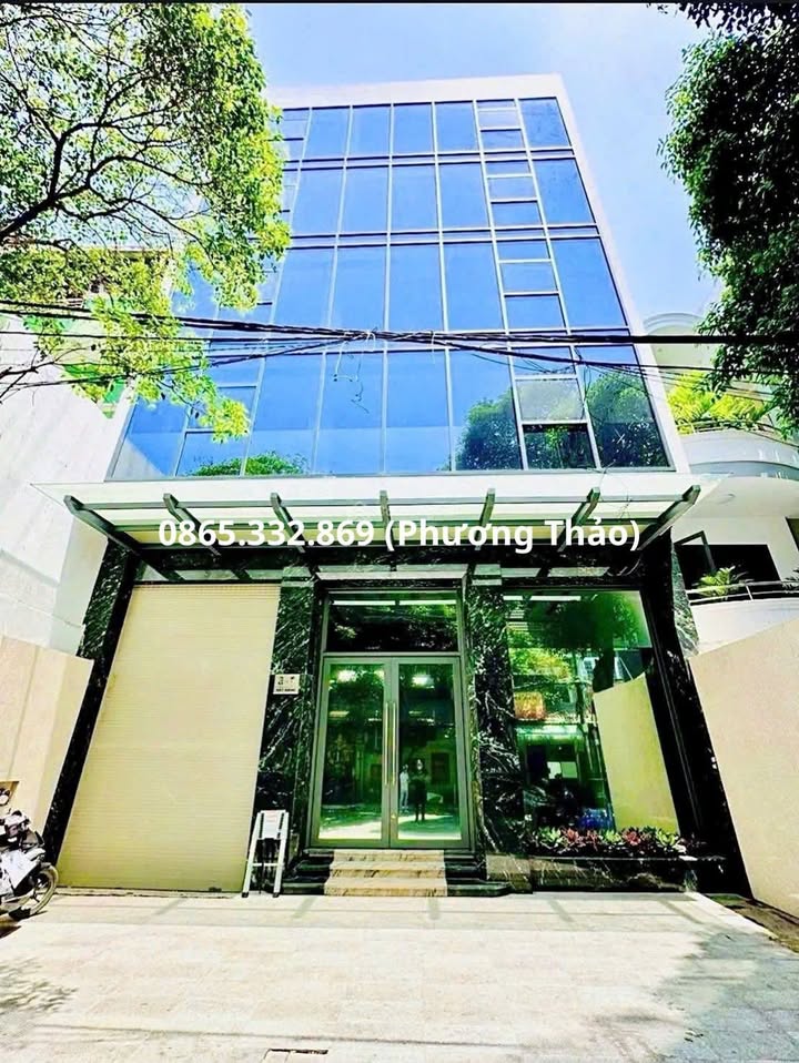 Văn phòng cho thuê đường Hát Giang, Tân Bình 200m² giá 50 triệu - Thiết kế hiện đại, tiện nghi đầy đủ!
