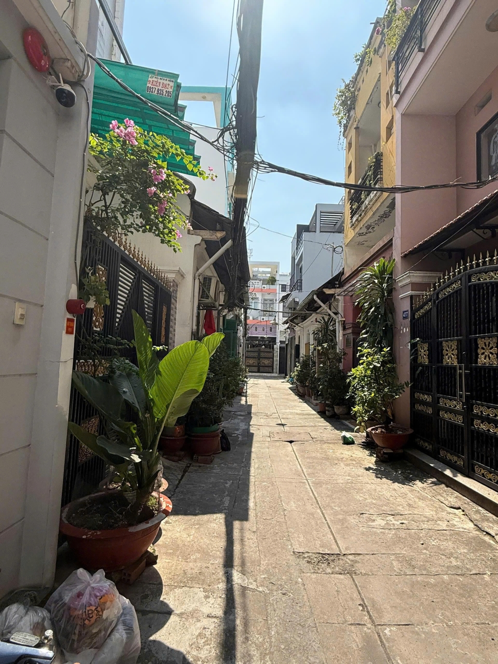 Nhà riêng Trần Hưng Đạo Quận 5 70m² giá 13 tỷ - Vị trí hiếm, hẻm 4m sạch đẹp!