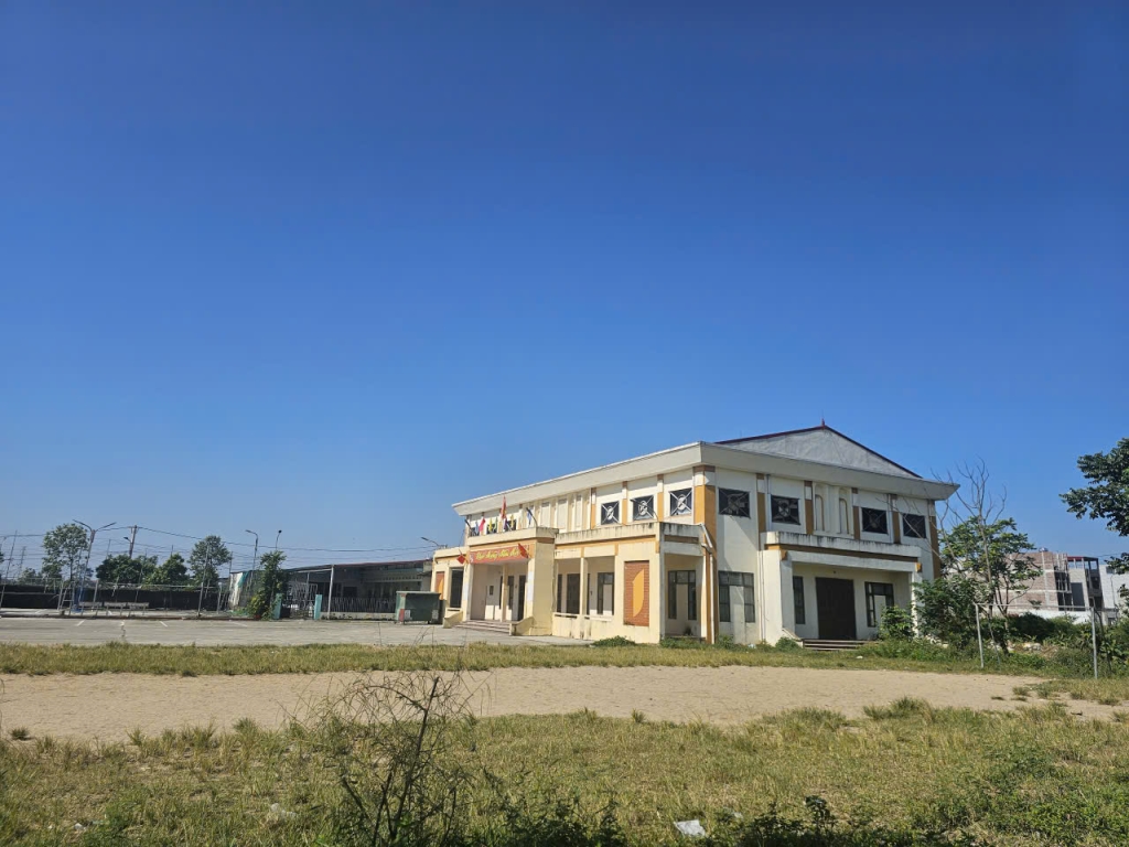 Nhà phố Khắc Niệm 81,13m² giá 6,35 tỷ - View nhà văn hóa thoáng mát!