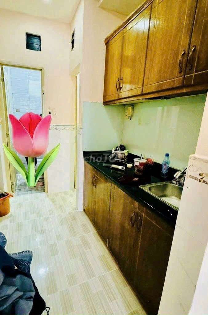 Nhà hẻm Trần Đình Xu 30m² giá chỉ 11,5 triệu - Phù hợp ở kết hợp kinh doanh!