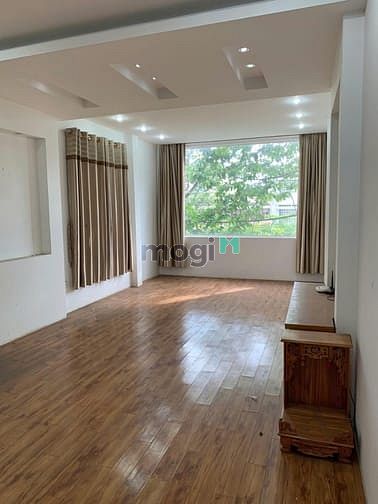 Nhà cho thuê nguyên căn mặt tiền Lê Hồng Phong, Quận 10 - Diện tích 160m², giá chỉ 35 triệu!