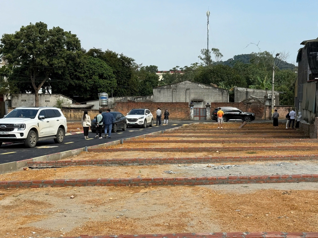 Nhà Hữu Nghị Sơn Tây 50m² giá 1.7 tỷ - Sổ hồng sang tên ngay!