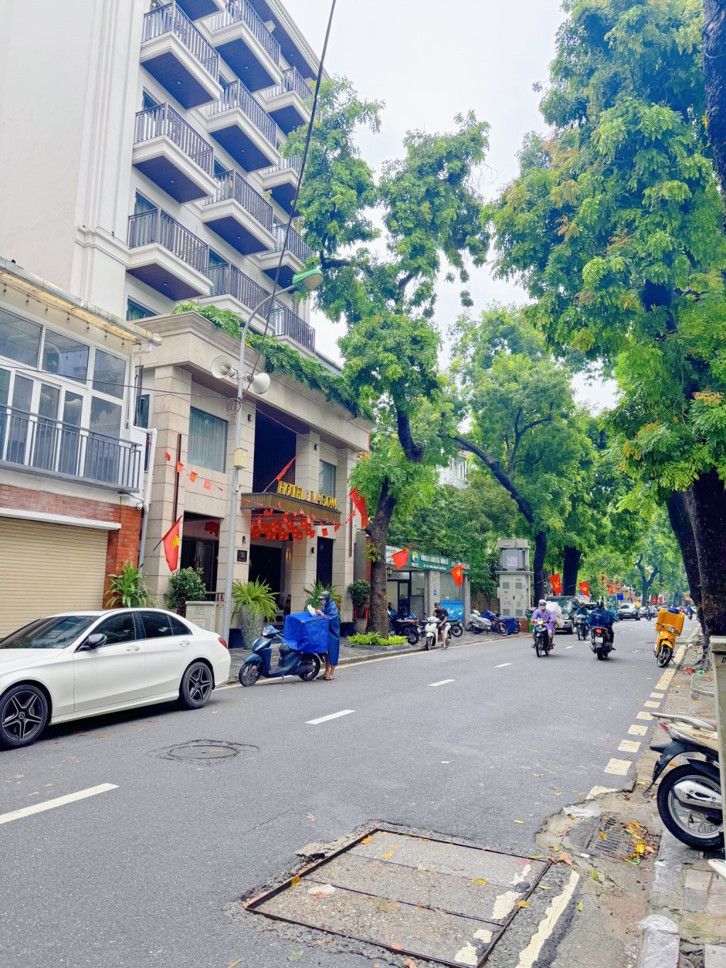 Bán nhà phố Lý Nam Đế, Hoàn Kiếm 60m² giá 21.8 tỷ - Ô tô đỗ cửa, tiện ích đầy đủ!