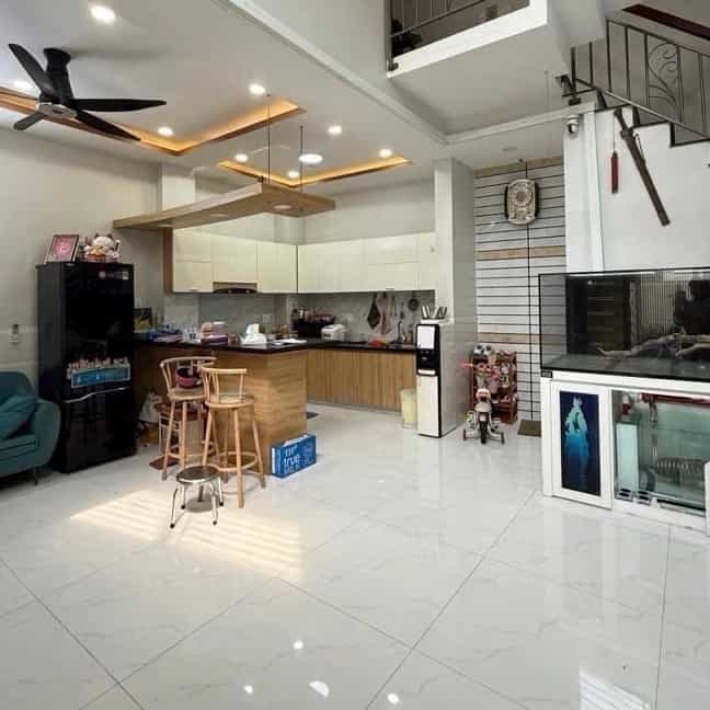 Nhà hẻm xe hơi Trịnh Đình Trọng, Quận Tân Phú, 53m² giá 6.95 tỷ - Đầu tư sinh lời tuyệt vời!