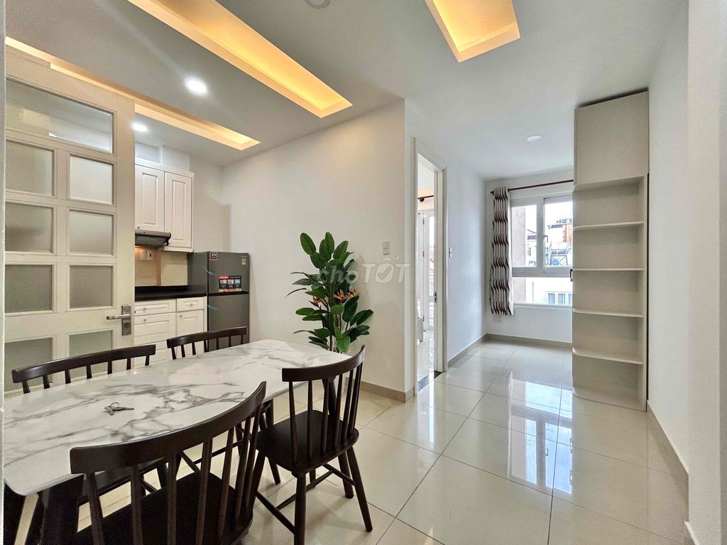 Căn hộ gần sân bay Tân Sơn Nhất 50m² giá 11 triệu - Nội thất đầy đủ, ban công riêng!