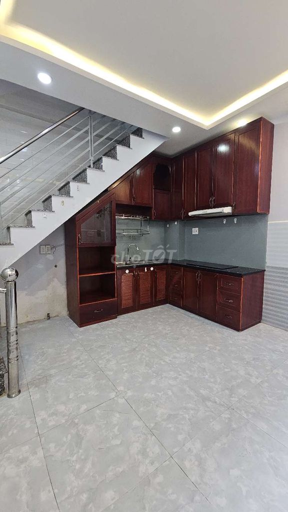 Nhà 4 Lầu 4 Phòng Ngủ Âu Dương Lân 17m² giá 2.98 Tỷ - An Ninh Và Tiện Lợi