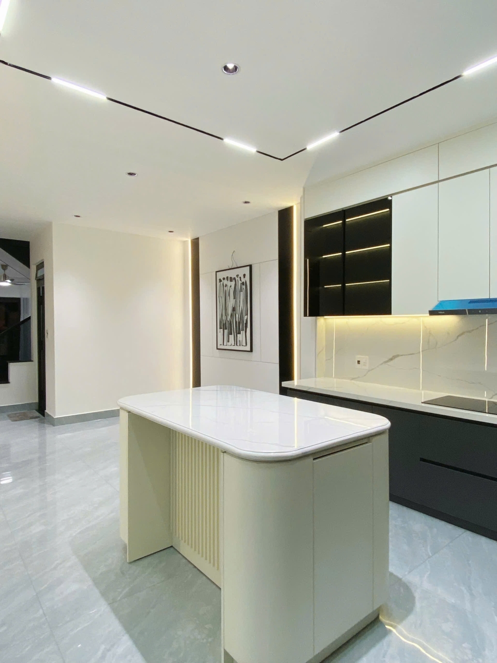 Bán nhà 3 tầng mặt tiền Hòa Cường, Hải Châu, Đà Nẵng 64m² giá 8.5 tỷ - Địa điểm lý tưởng cho mọi nhu cầu!