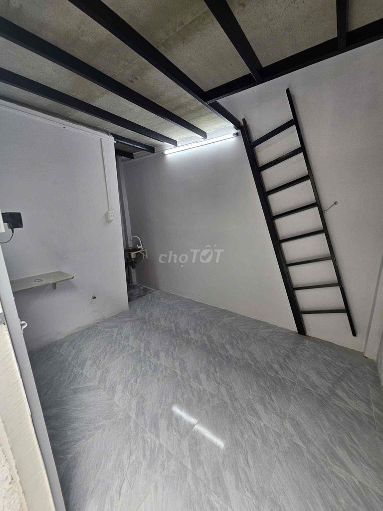 Phòng trọ giá rẻ gác cao 30m² gần khu công nghiệp Lê Minh Xuân - Sẵn sàng vào ở ngay!