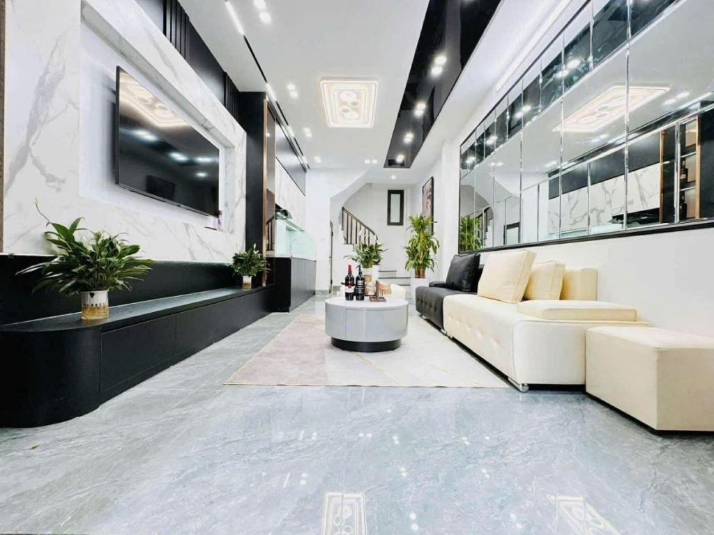 Nhà đẹp quận Cầu Giấy Võ Chí Công 32m² giá 7.95 tỷ - Ngõ thông, ô tô đỗ tận cửa!