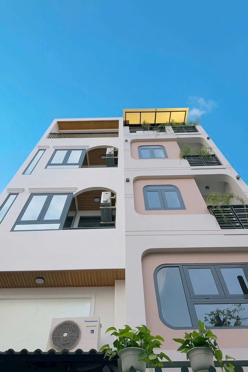 Nhà 5 tầng tại Phú Nhuận 200m² giá 7 tỷ - Căn góc phong thủy tốt!