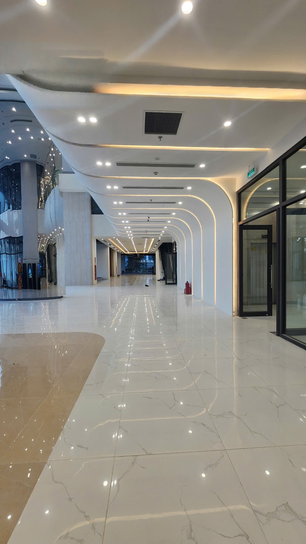 Sàn văn phòng Rox Tower Cầu Giấy 200m² giá 10 tỷ - Đầu tư sinh lời ngay lập tức!