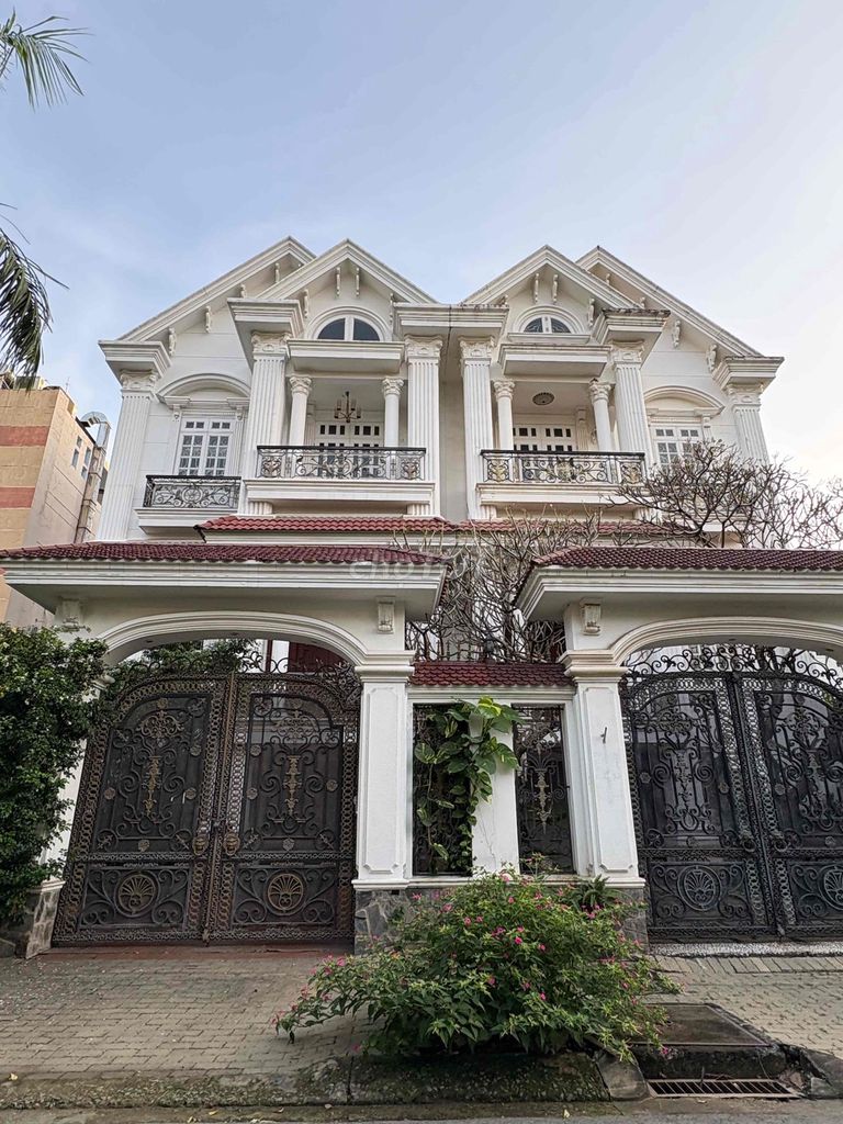 Cho Thuê Biệt Thự Tân Cổ Điển 200m² Khu Tấn Trường, Quận 7 - Giá 50 triệu/tháng, Phù hợp Văn Phòng