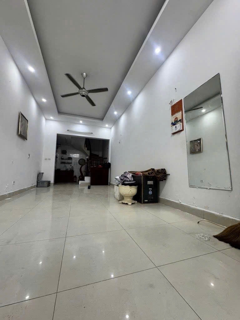 Bán nhà Đống Đa 42m² giá 9.5 tỷ - Khu vực kinh doanh sầm uất!