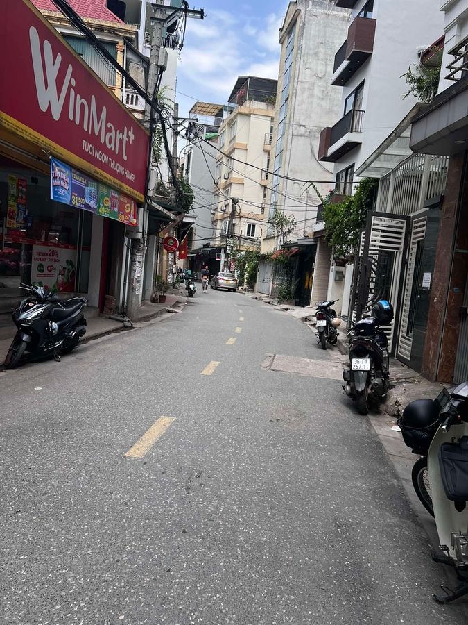 Nhà mặt phố Hoa Bằng, Cầu Giấy 210m² giá 55 tỷ - Vị trí đắc địa, kinh doanh thuận lợi!