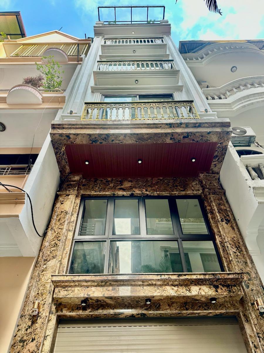 Bán tòa nhà văn phòng phố Trần Quốc Hoàn, Cầu Giấy 45m² giá 20 tỷ - Đầu tư sinh lời bền vững!