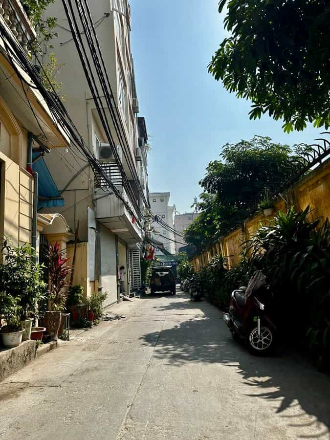 Bán Nhà Đường Láng - Đống Đa, 51m², 4 Tầng, Ngõ ô tô, Cách phố lớn 20m - Cơ hội không thể bỏ lỡ!