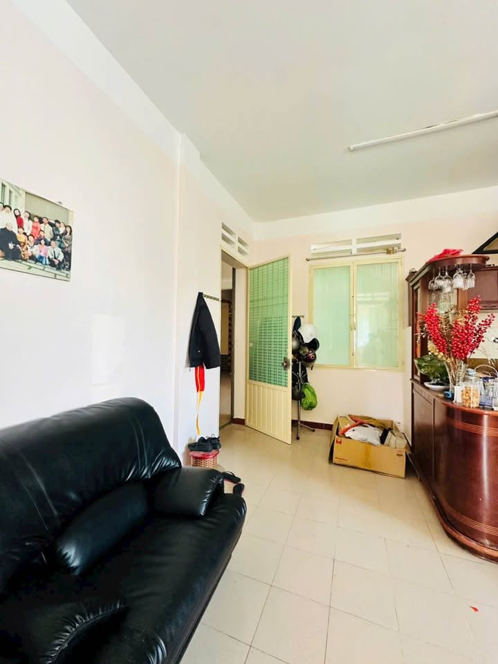 Chung cư Nguyễn Lương Bằng Đà Lạt 44m² giá 2.7 tỷ - Sổ đỏ chính chủ, thiết kế thoáng mát!