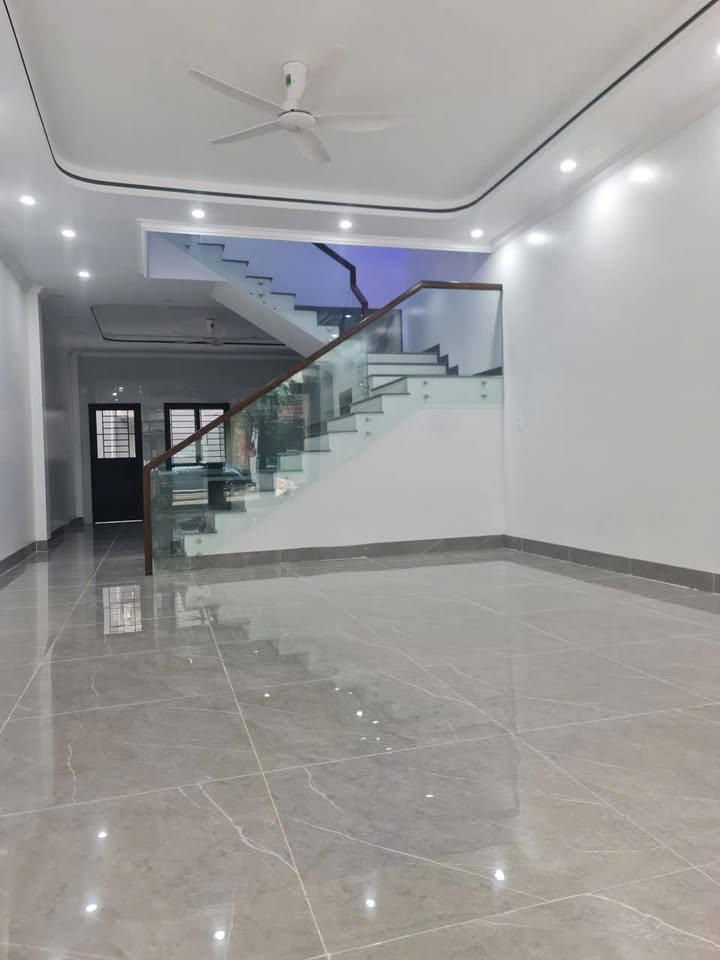 Nhà 3 tầng Kosy Lào Cai 105m² giá 2.7 tỷ - Hoàn thiện tỉ mỉ, tiện nghi đầy đủ!