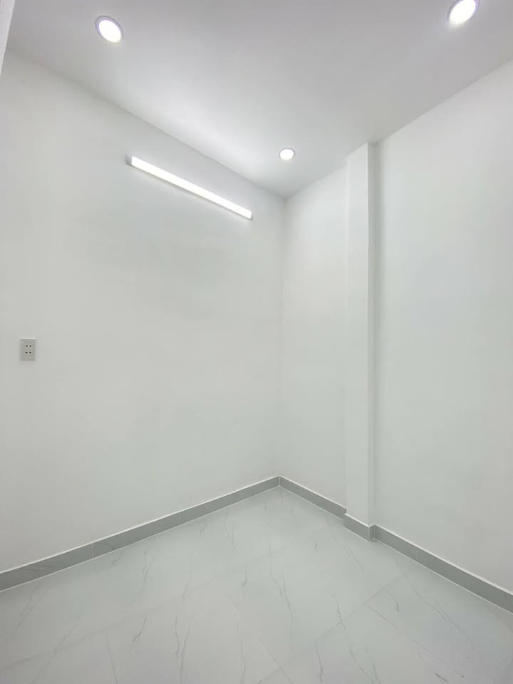 Nhà bán gấp hẻm 3m Hòa Bình, Hiệp Tân, Tân Phú - Giá chỉ 2.95 tỷ!