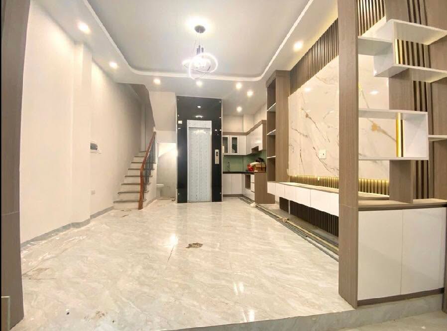 Nhà phố Võ Chí Công 36m² giá 8.9 tỷ - Thang máy tiện nghi, gần ô tô!