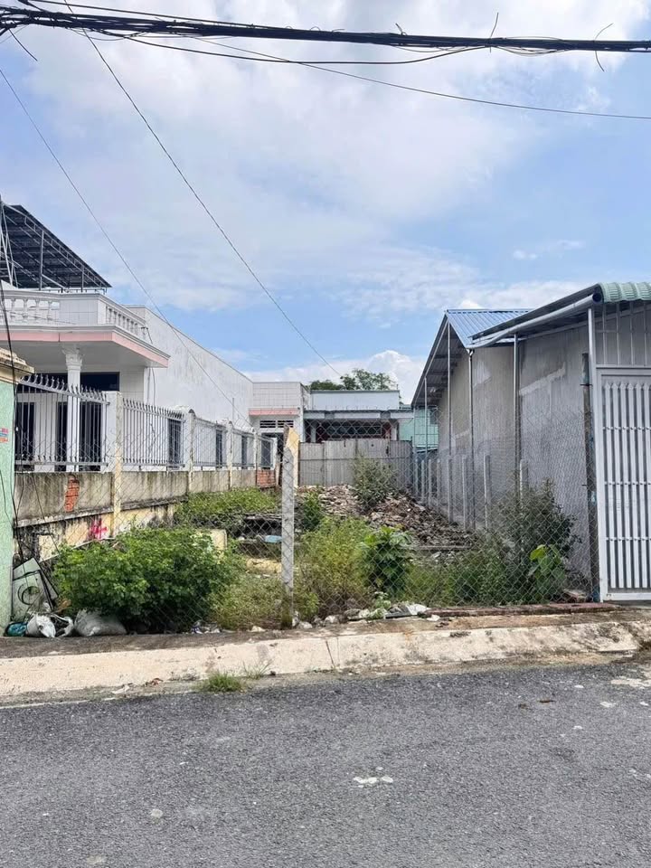 Đất mặt tiền đường nhựa KP8 Thị trấn Hóc Môn 100m² giá 5.2 tỷ - Phù hợp kinh doanh