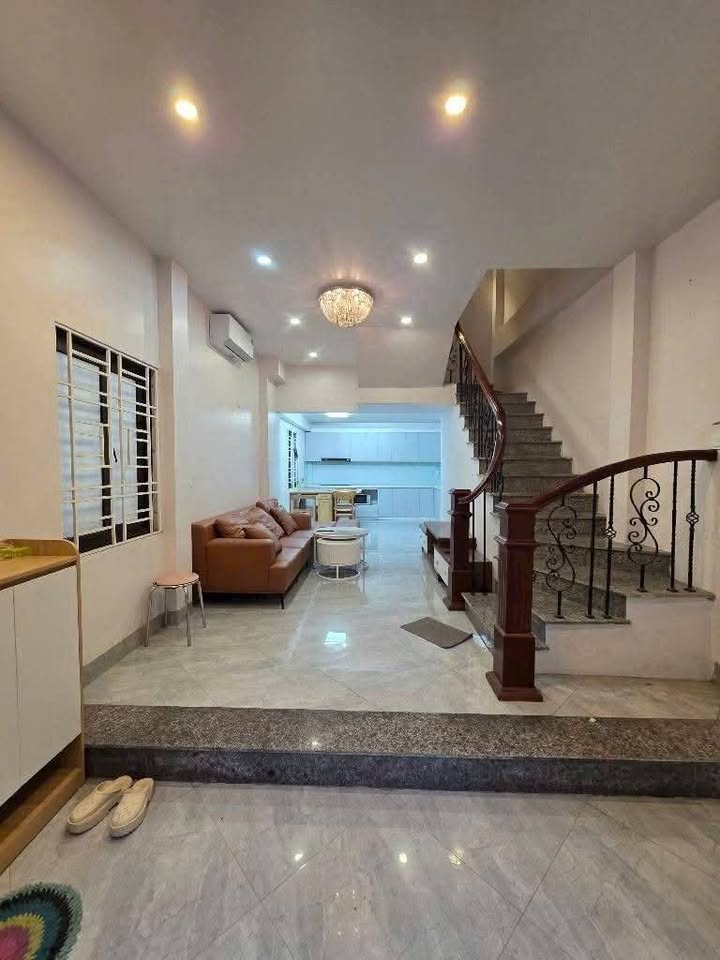 Nhà 3 tầng Tả Thanh Oai 48m² giá 5 tỷ - Sổ đỏ chính chủ!