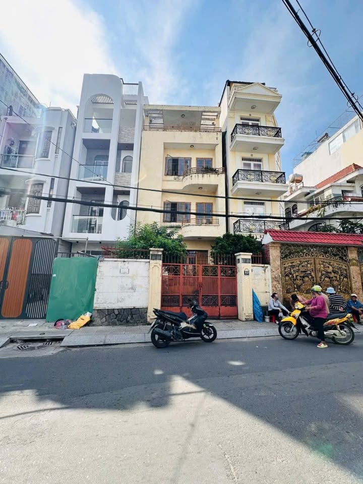 Nhà mặt tiền Hoàng Hoa Thám, Bình Thạnh 132m² giá 30.5 tỷ - Cơ hội đầu tư hấp dẫn!