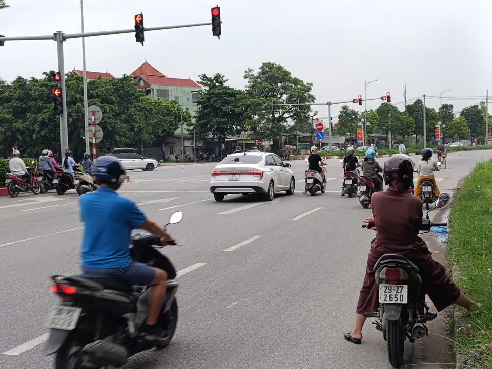 Nhà 3 tầng tại Đại Mạch, Đông Anh 72m² giá 990 triệu - Ô tô đỗ cửa, vị trí đắc địa!