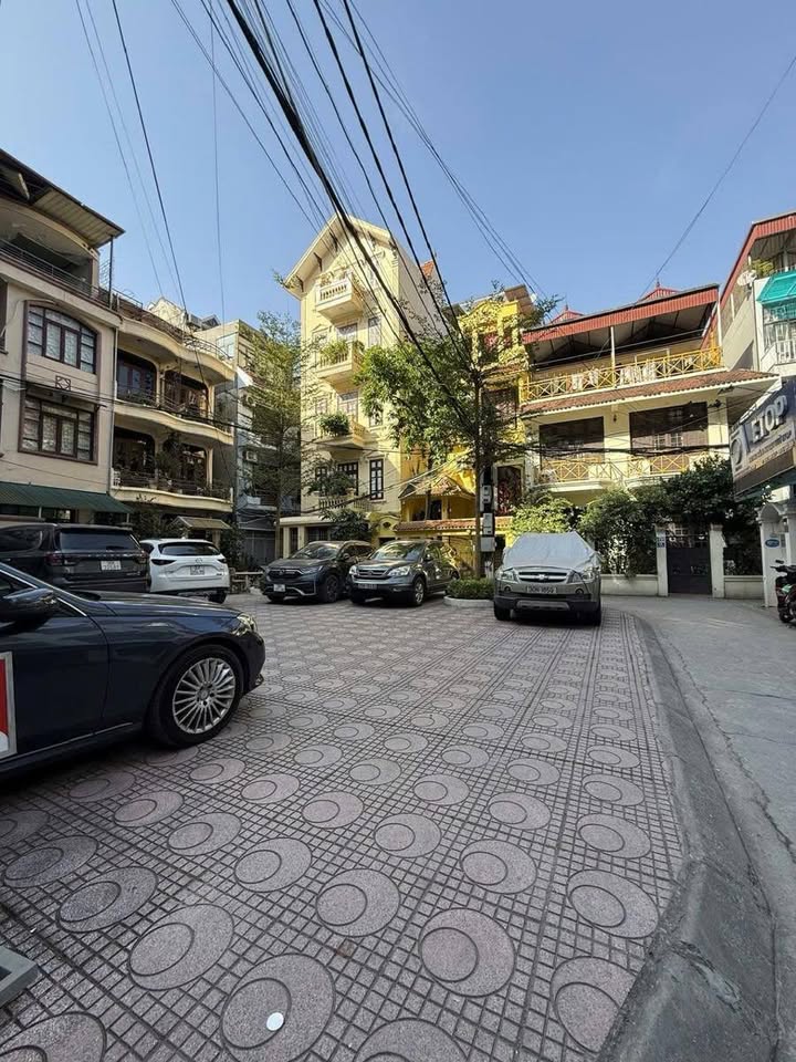 Nhà Tôn Thất Thiệp 127m² - 4 Tầng, Gara Ô Tô - Khu VIP Ba Đình