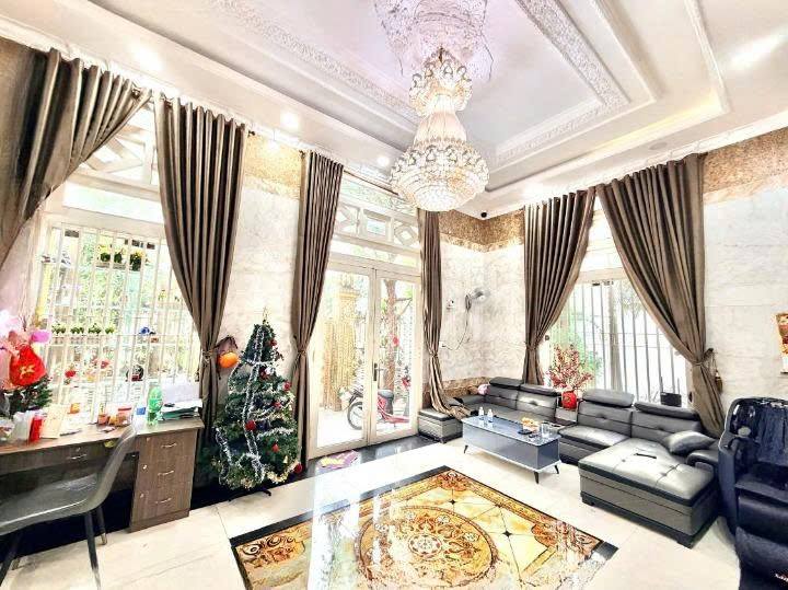 Biệt thự 3 tầng tại Bình Tân 100m² giá 11.68 tỷ - Dọn vào ở ngay!