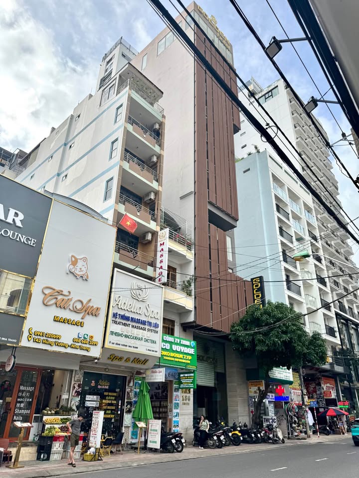 Bán nhà FrontHouse đường Hùng Vương Nha Trang 67m² giá 21.46 tỷ - Vị trí đắc địa ngay khu phố Tây!