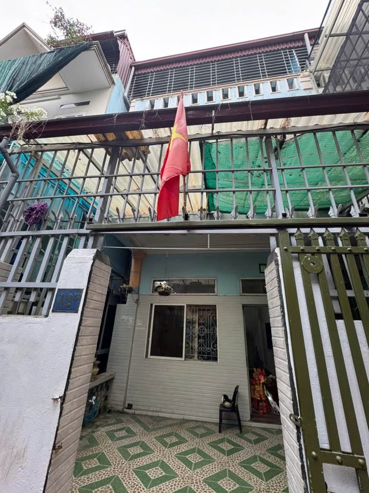 Nhà 3 tầng Miếu Hai Xã, 52m² giá 2.75 tỷ - Sổ đỏ chính chủ, hướng Đông