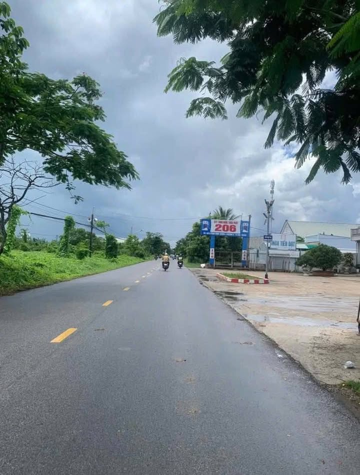 Đất nền mặt tiền Phạm Hùng 200m² giá 2.1 tỷ - Cơ hội đầu tư tuyệt vời!