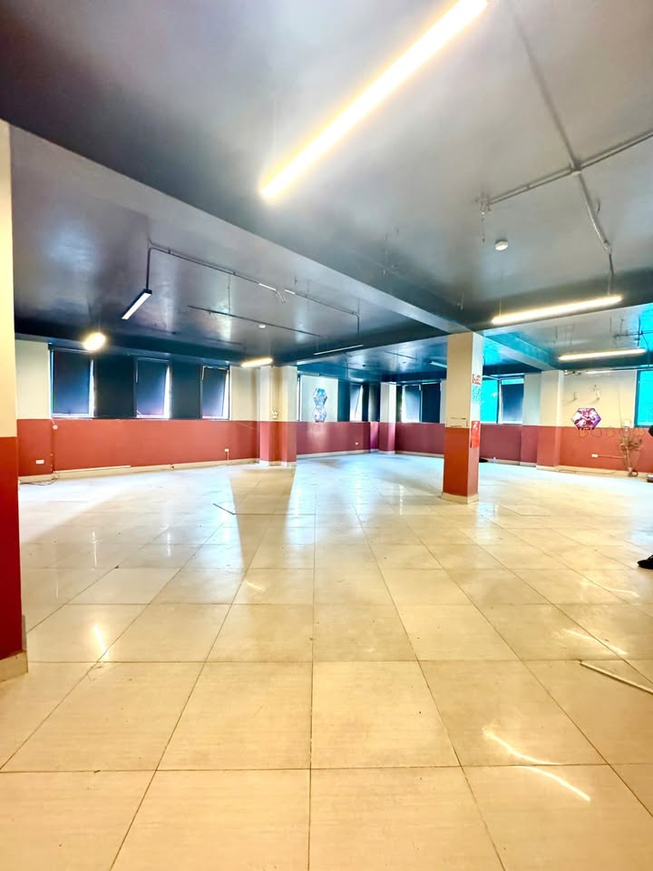 Sàn văn phòng 150m² tại Mễ Trì Thượng, giá 12 triệu - Mặt đường ô tô đỗ cửa!