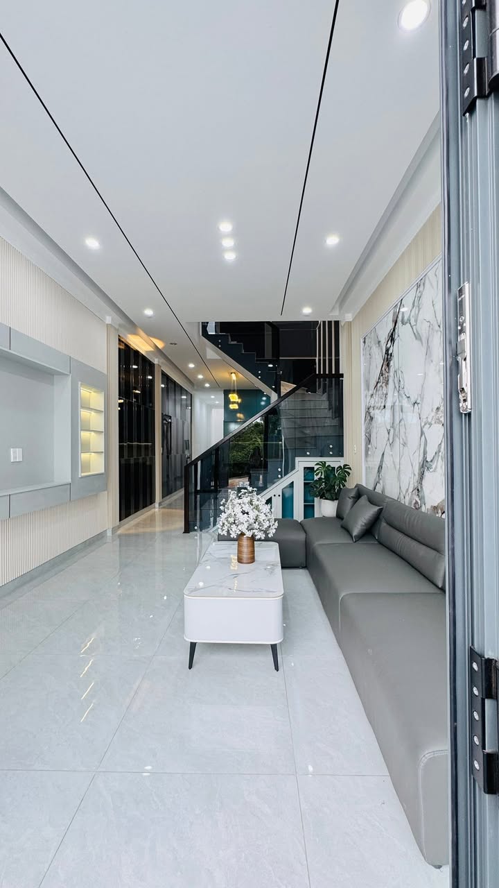 Nhà 2 tầng Hẻm 220 Lê Duẩn, Gia Lai 100m² giá chỉ 2.29 tỷ - Sân ô tô thoáng đãng!