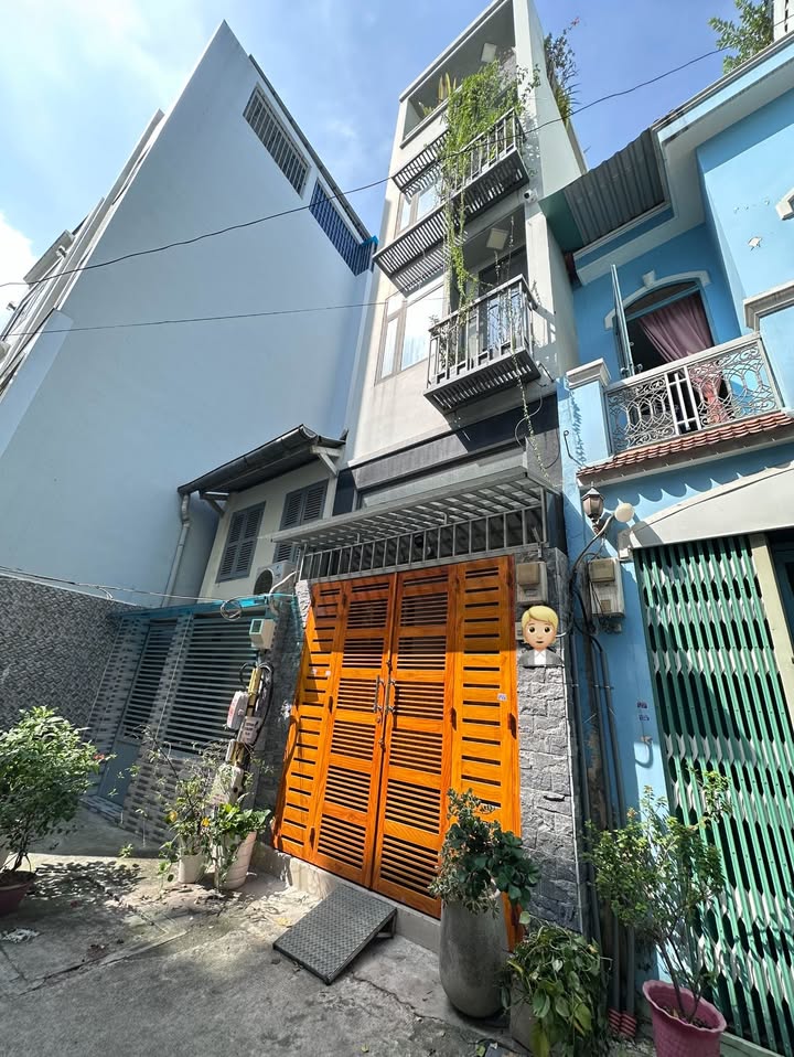 Nhà phố Lý Chính Thắng, Quận 3, 30m² giá 7 tỷ - Đỗ xe hơi thoải mái!