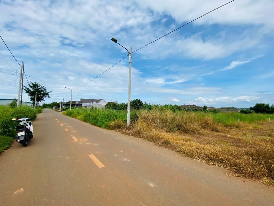 Đất nền Thị Trấn Đất Đỏ 647m² giá 2.4 tỷ - Vị trí trung tâm đắc địa!