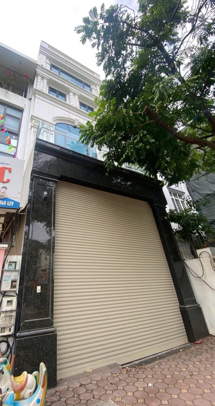 Cho thuê tòa nhà mặt phố Dịch Vọng, Cầu Giấy 100m² giá 85 triệu - Thiết kế hiện đại, vị trí đắc địa!