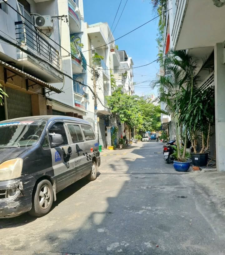 Nhà 4 tầng Trịnh Đình Trọng, Tân Phú 92.4m² giá 10 tỷ - Đầu tư sinh lời ổn định!