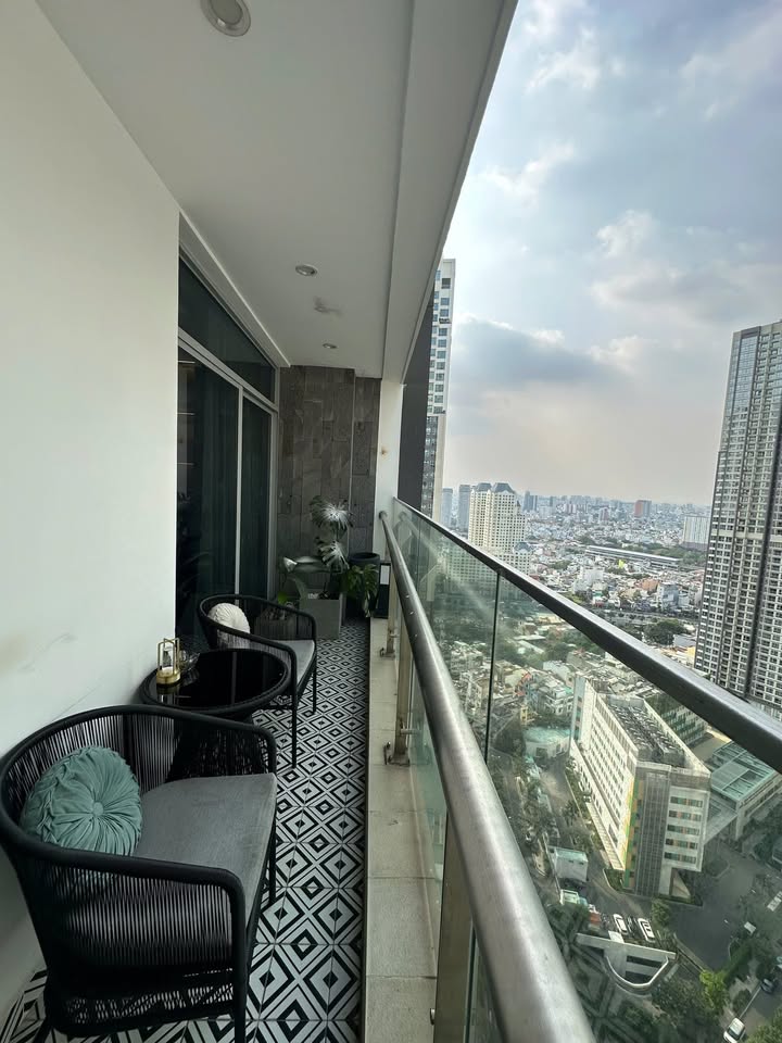 Căn hộ Vinhomes Central Park Bình Thạnh 117m² giá 17.5 tỷ - Full nội thất, view đẹp!