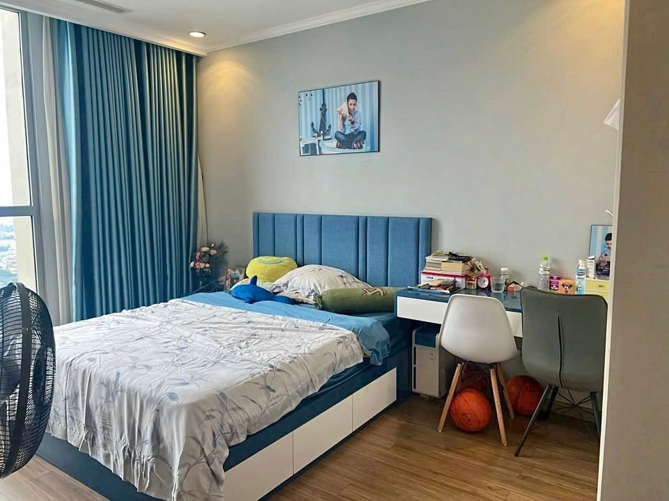 Căn hộ Vinhomes Central Park 120m² giá 35 triệu - Sang trọng và đầy đủ tiện nghi!